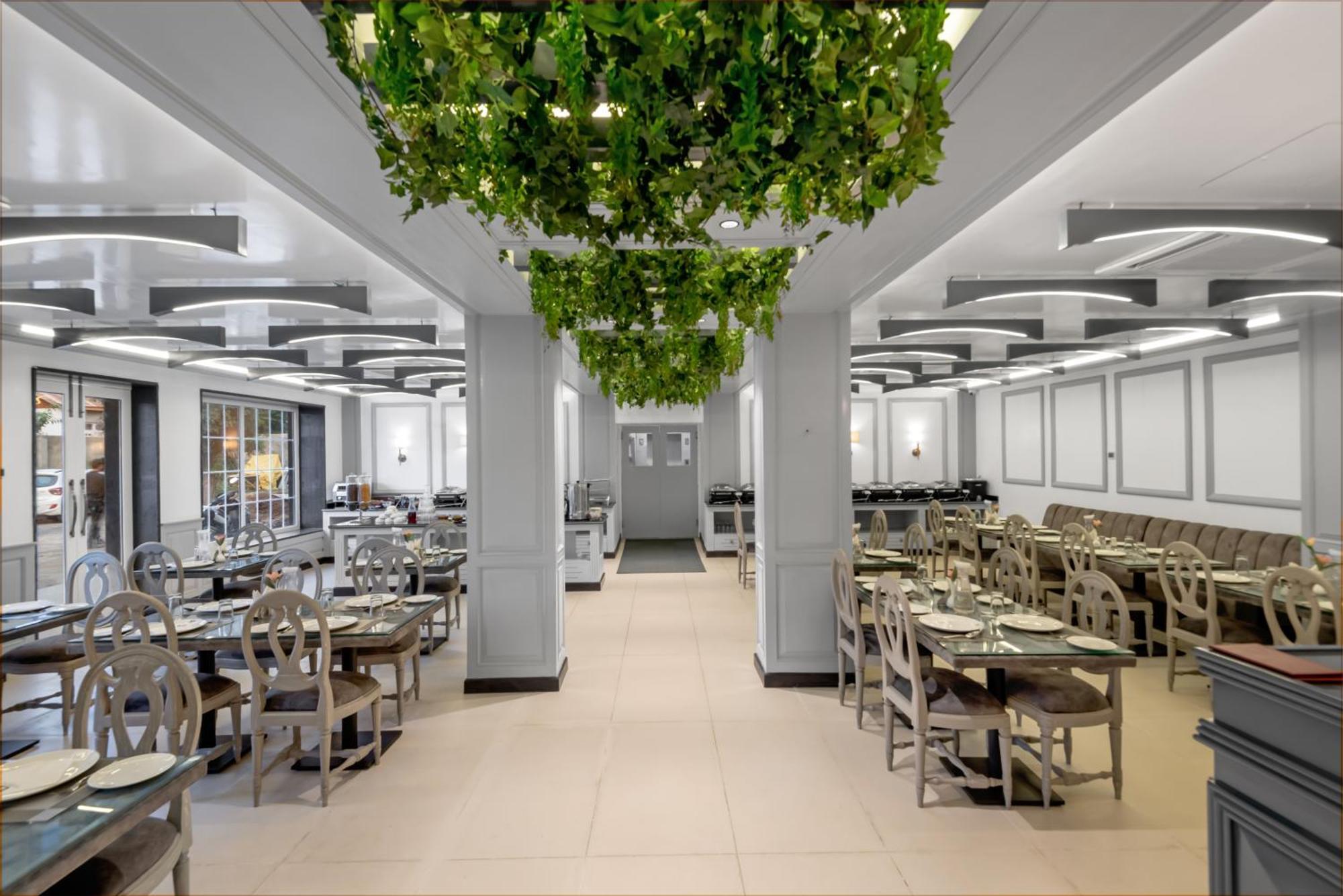 Hotel Grand Boulevard Durgjan Kültér fotó