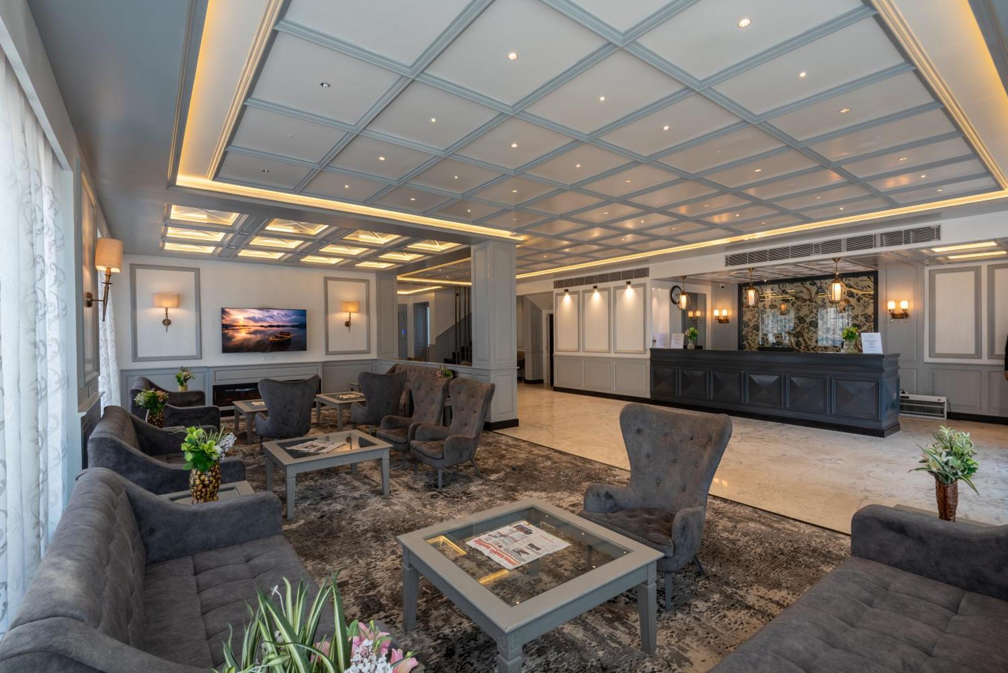 Hotel Grand Boulevard Durgjan Kültér fotó