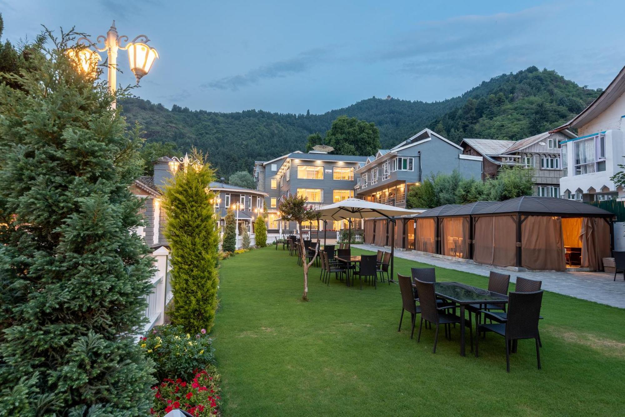 Hotel Grand Boulevard Durgjan Kültér fotó