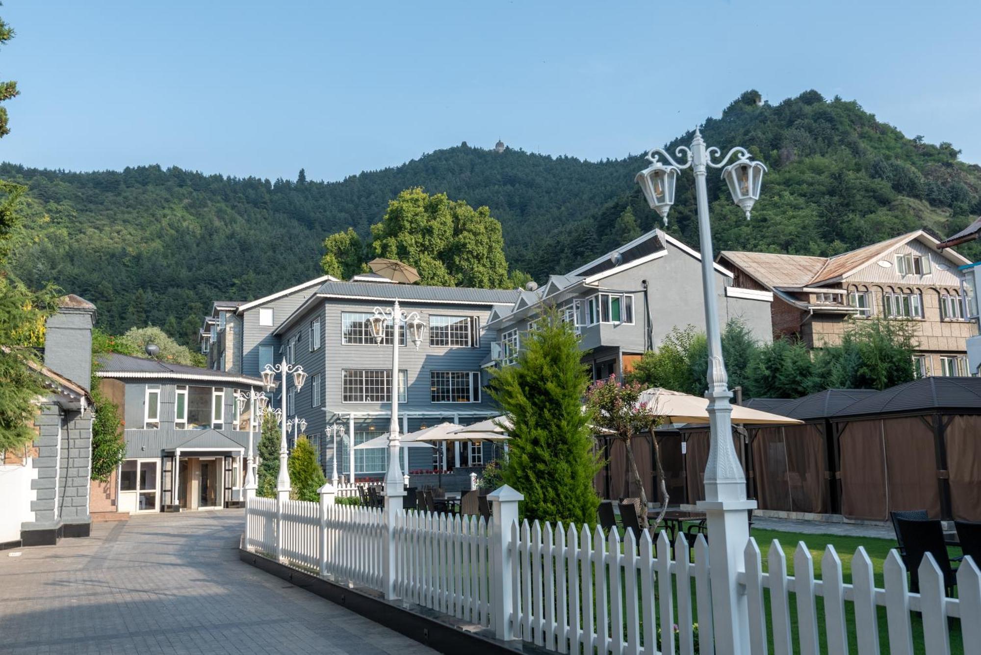 Hotel Grand Boulevard Durgjan Kültér fotó
