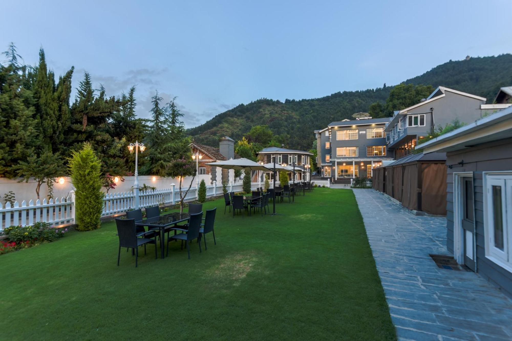 Hotel Grand Boulevard Durgjan Kültér fotó
