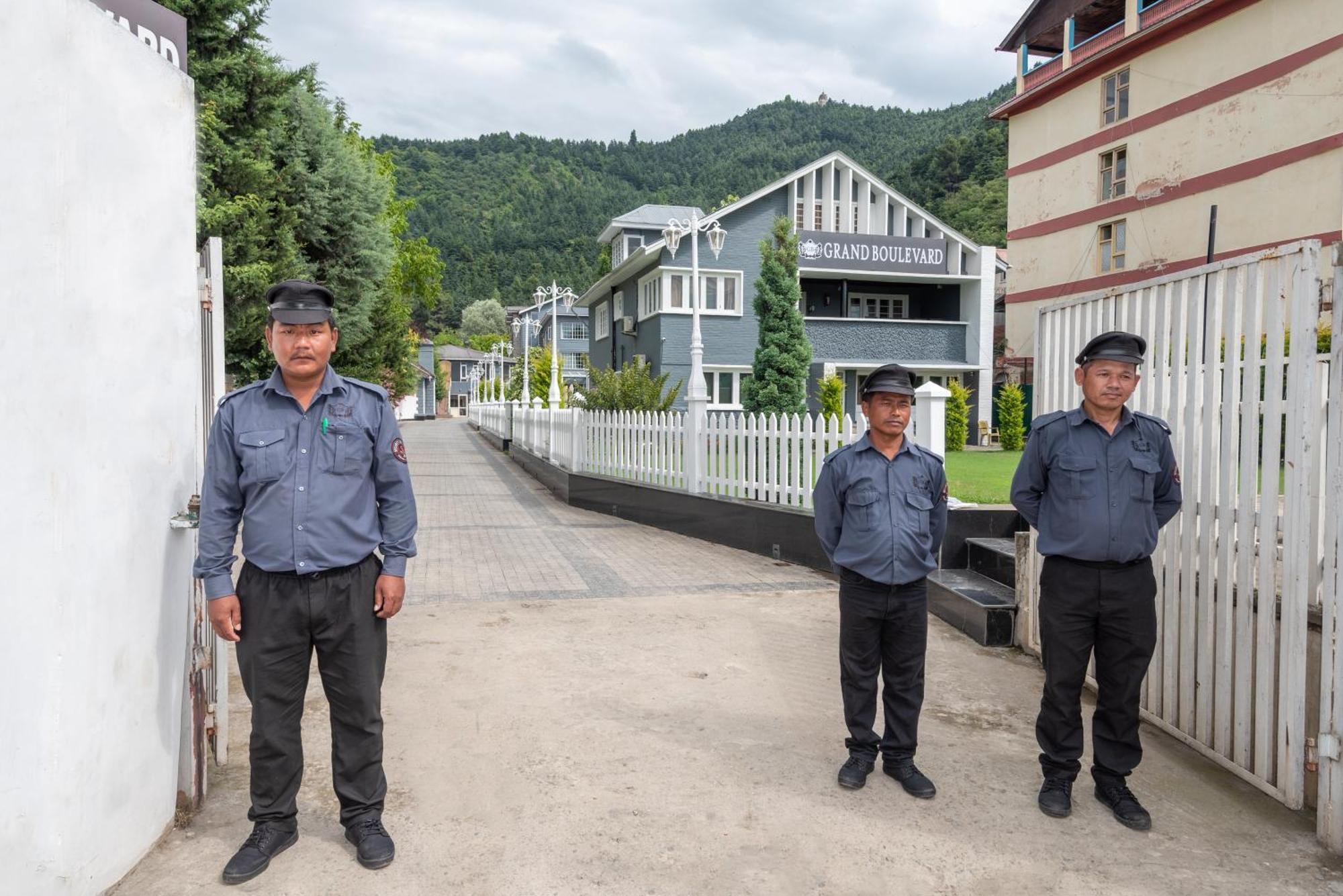 Hotel Grand Boulevard Durgjan Kültér fotó