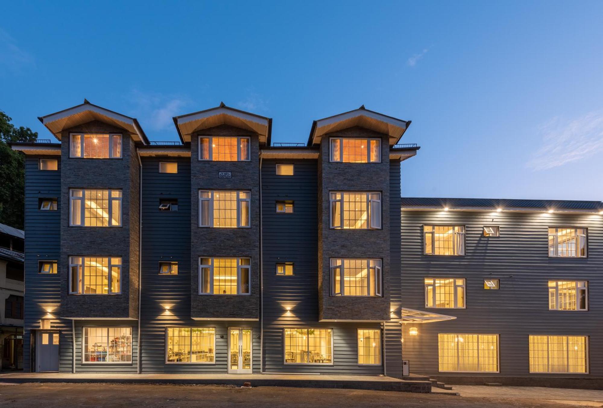 Hotel Grand Boulevard Durgjan Kültér fotó