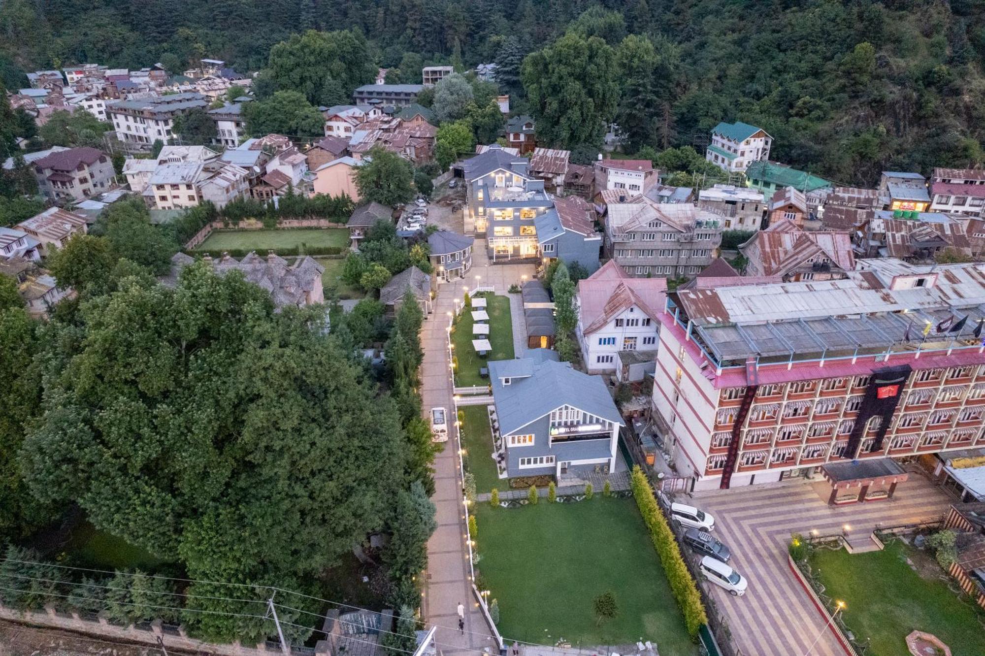 Hotel Grand Boulevard Durgjan Kültér fotó